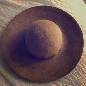 Wool Wide-Brim / Floppy Hat